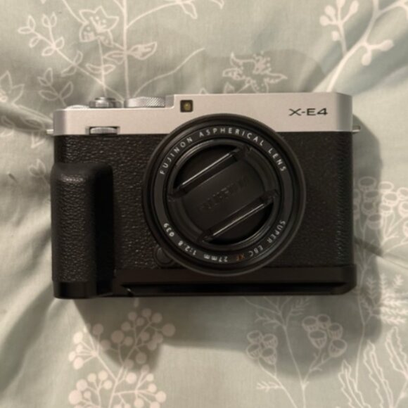 fujifilm X-E4 digital camera with fujifilm XF27mmF2.8 lens and accessories - Picture 4 of 5
